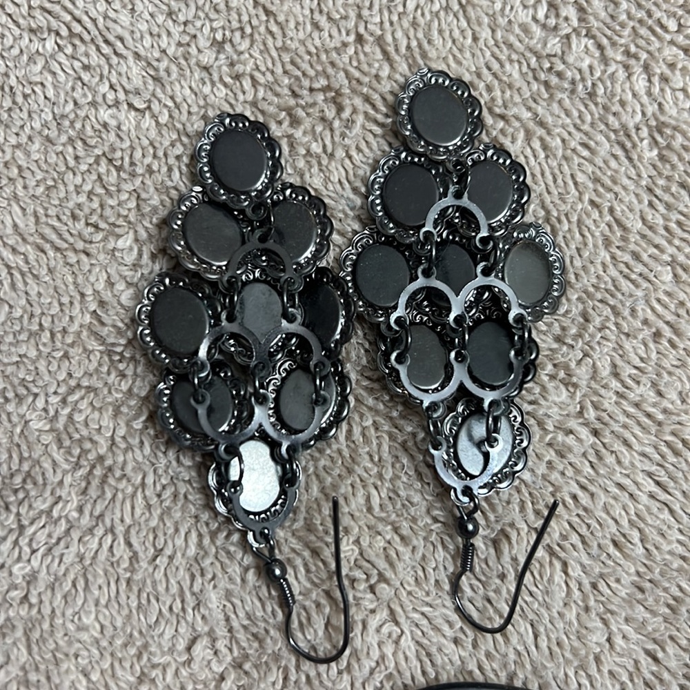 Red stone chandelier earrings - Picture 2 of 2